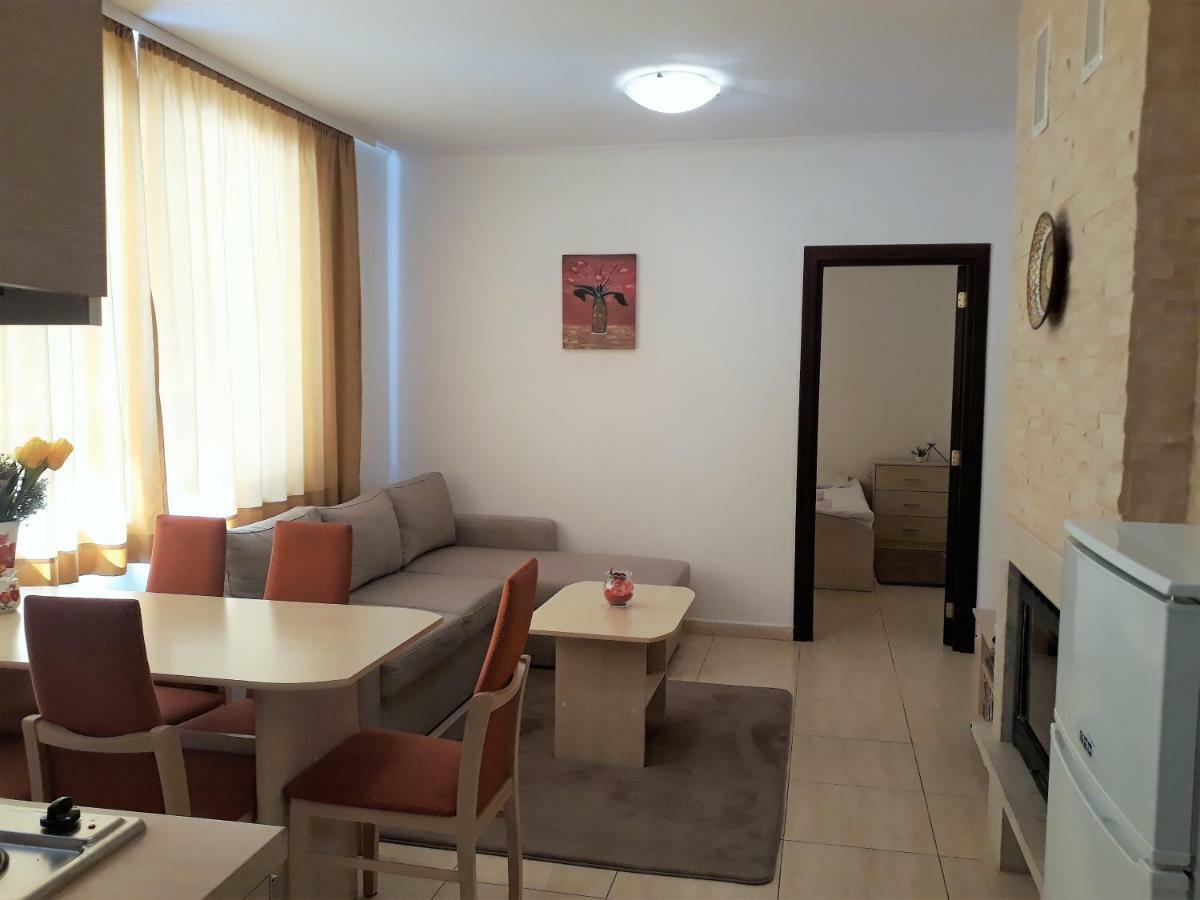 פמפורובו Apartment Snezhanka מראה חיצוני תמונה